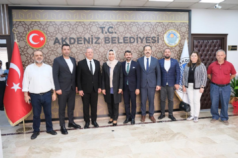 MTOSB Yönetimi Akdeniz Belediyesi Eş Başkanları Nuriye Arslan ve Hoşyar Sarıyıldız'ı ziyaret etti